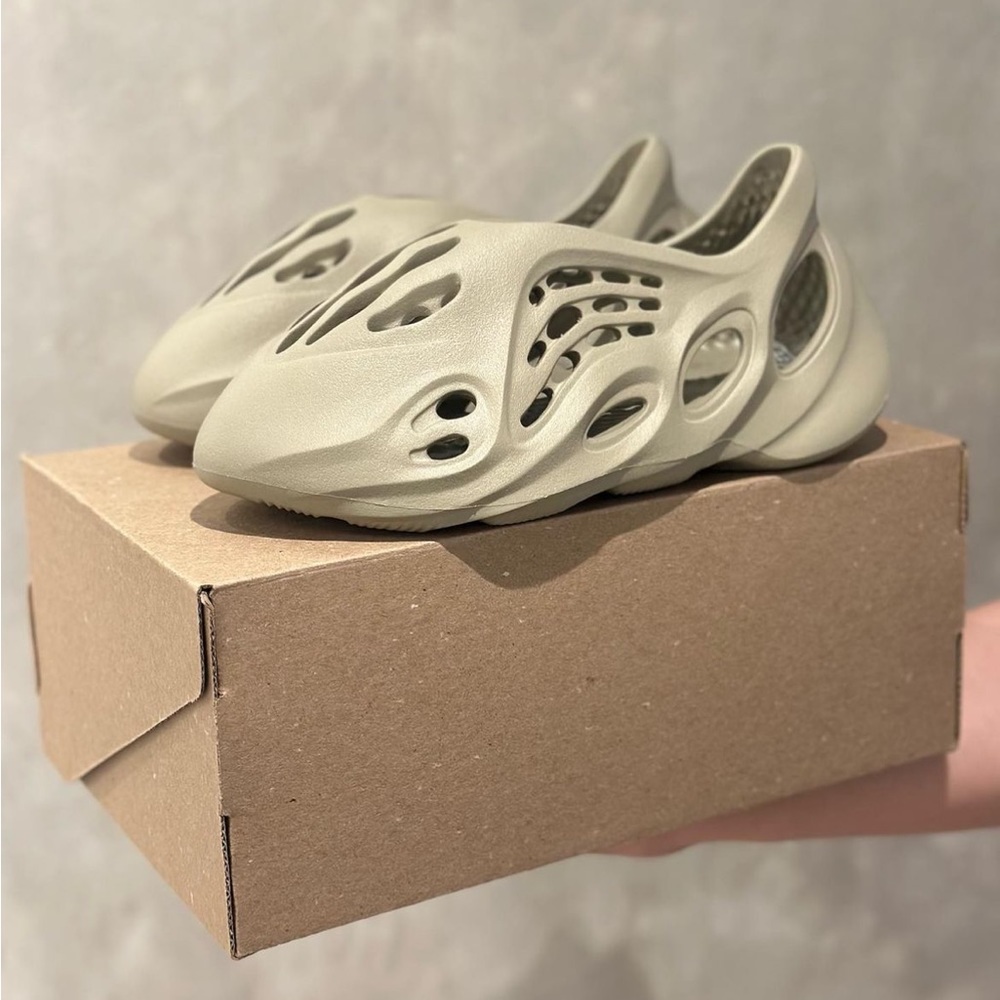 Yeezy Foam Runner in ‘Stone Salt’ || RARE FIND || size: Men’s 7